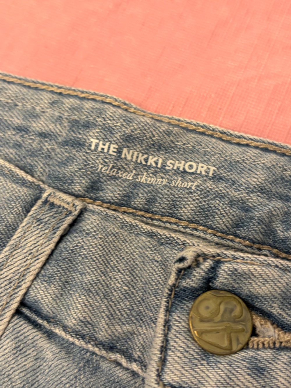 AG Adriano Goldschmied the Nikki Short relaxed skinny Denim cutoff Shorts - 24 - Picture 4 of 10